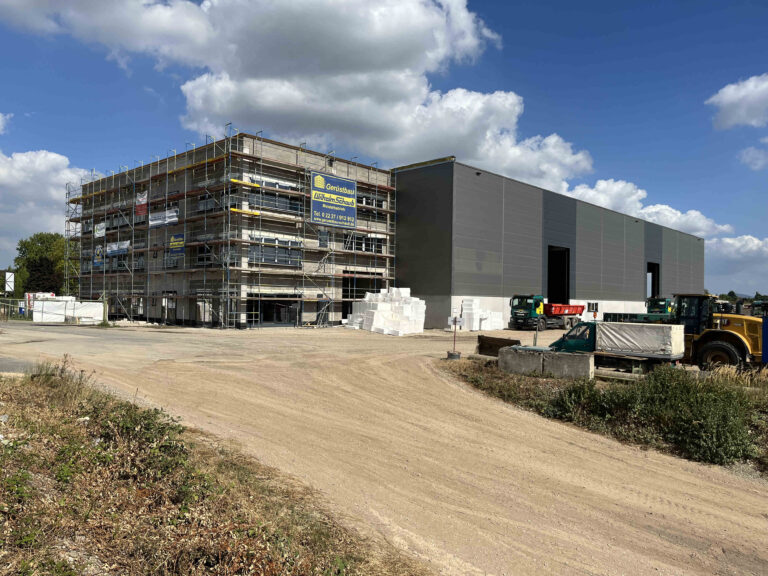HÜNTEN Industriehalle mit Büroflächen - Baustelle.