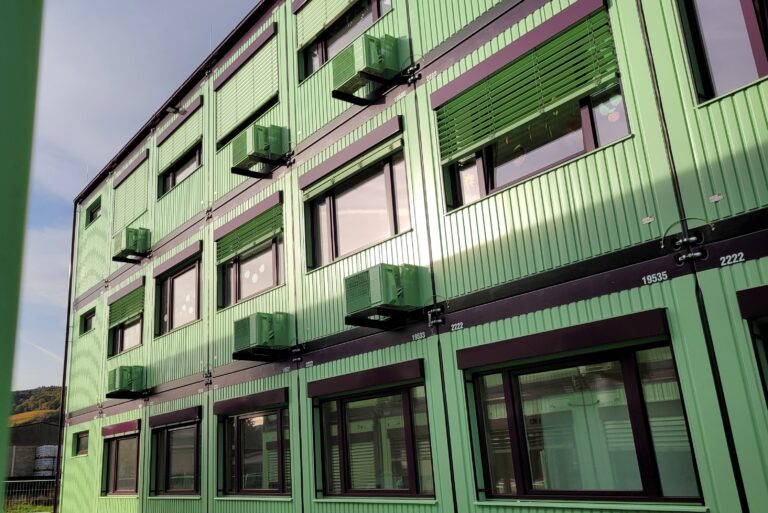 AMTRA Containeranlage Levana-Schule nach Flutkatastrophe in Bad Neuenahr-Ahrweiler.