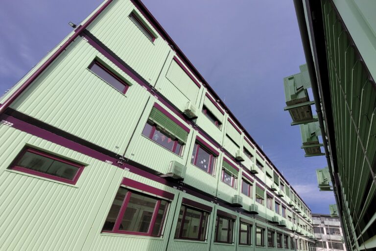 AMTRA Containeranlage Levana-Schule nach Flutkatastrophe in Bad Neuenahr-Ahrweiler.