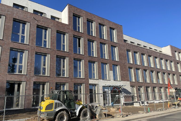 Bürogebäude HZI im Bau