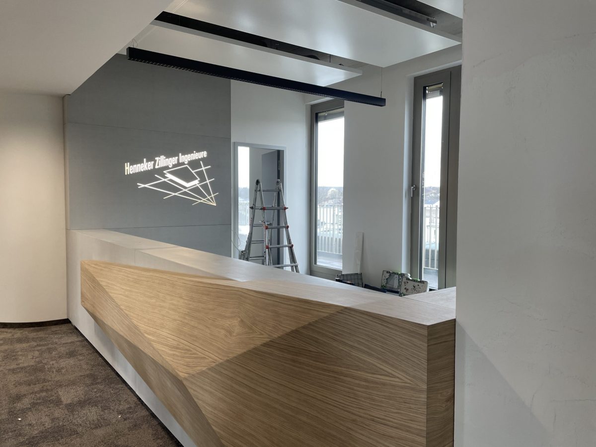 Neues HZI-Bürogebäude in der Röhfeldstraße - Empfangsbereich.