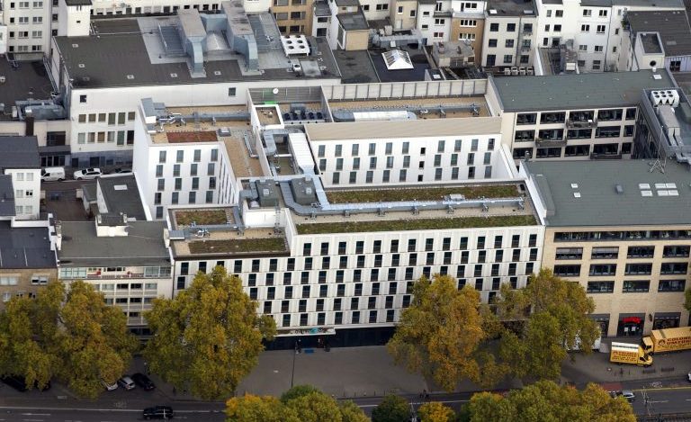 Motel One Cäcilienstraße in Köln - Luftbild.