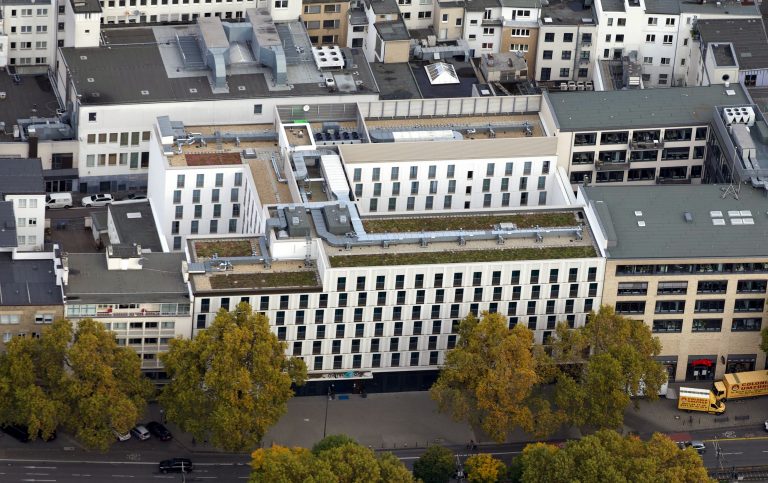 Motel One Cäcilienstraße in Köln - Luftbild.