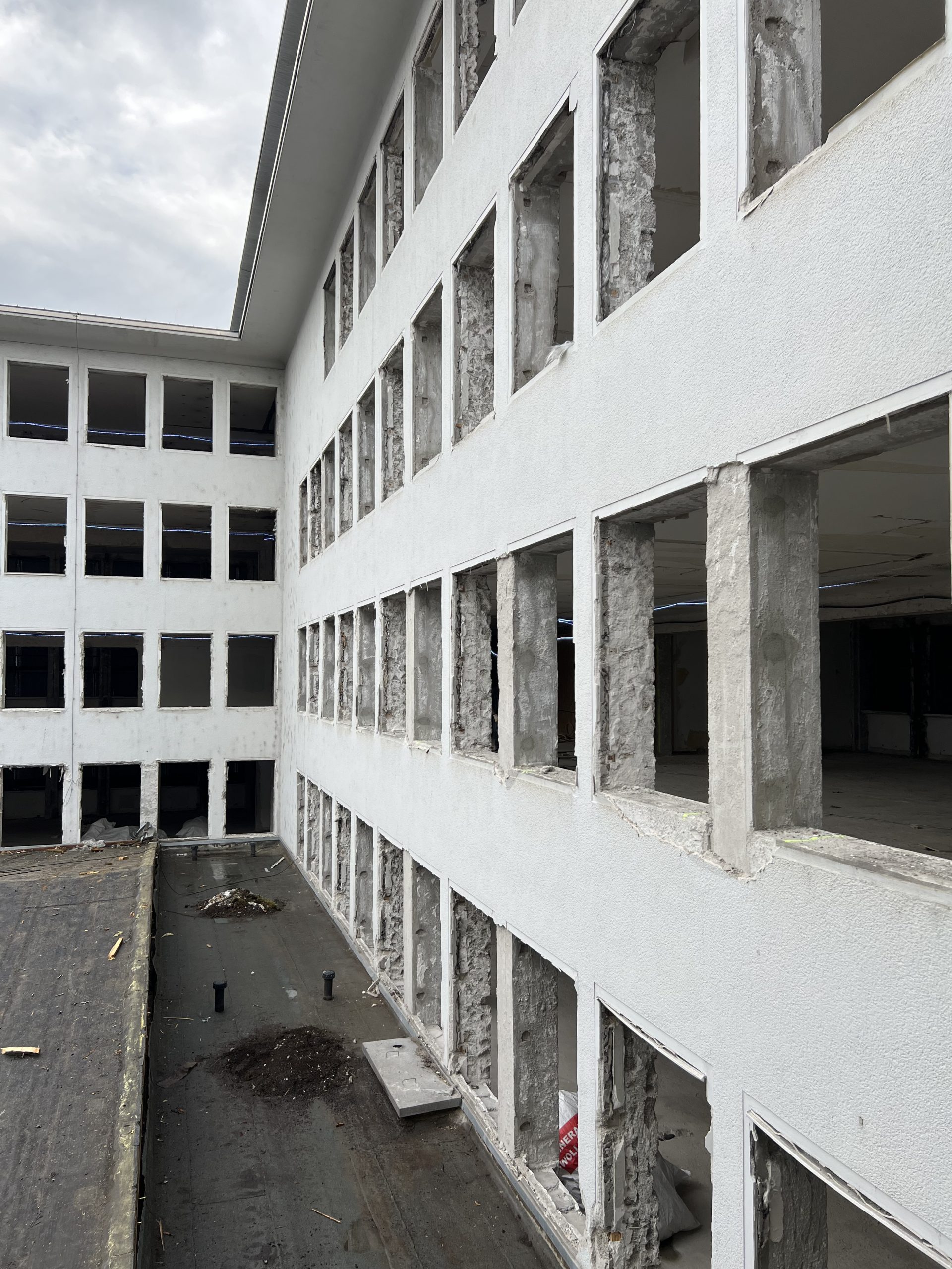 Bestand IHK Gebäude in Köln - Rückbau bis auf den Rohbau.