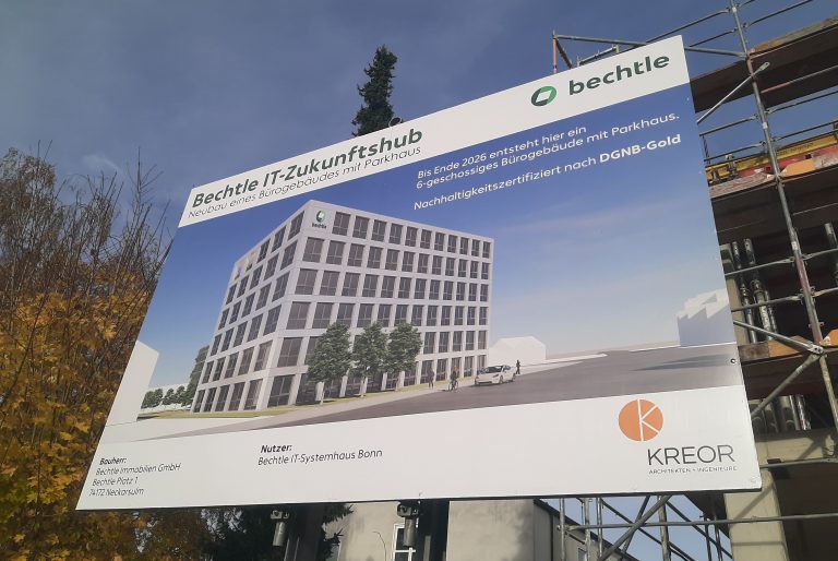 Bechtle AG - Bürogebäude mit Parkhaus und Lager in Sankt Augustin - Bauschild.